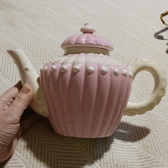 Elegant Pink and White Ceramic Teapot - Picture 13 of 13